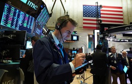Thị trường chứng khoán, hàng hóa Mỹ chìm trong sắc đỏ