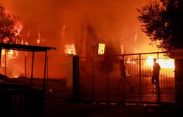 Hỏa hoạn tại trại tị nạn, nơi đang bị phong tỏa vì dịch COVID-19
