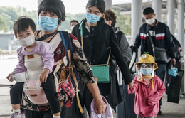 Người dân Hong Kong (Trung Quốc) về đại lục đón Tết sớm vì COVID-19