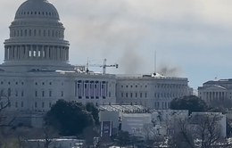 Khói bốc lên phía sau Tòa nhà Quốc hội Mỹ