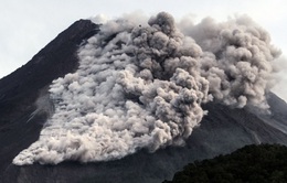 Núi lửa ở đảo Java của Indonesia hoạt động trở lại