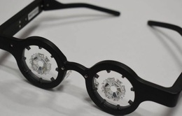 Nhật Bản chế tạo ‘kính thông minh’ có thể điều trị cận thị
