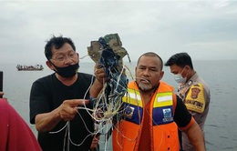 Xác máy bay Indonesia rơi đang nằm dưới mặt biển hơn 20m