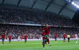 Sút tung lưới ĐT Qatar, Cristiano Ronaldo nối dài kỷ lục ghi bàn cho ĐTQG