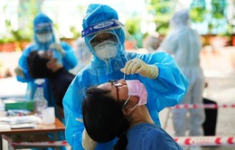 Sáng 4/11, còn 3.052 bệnh nhân COVID-19 nặng đang điều trị; TP Hồ Chí Minh giám sát chặt người trở về từ các tỉnh, thành khác