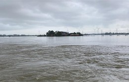 Mưa lớn tiếp tục gây ngập lụt, sạt lở tại Bình Định