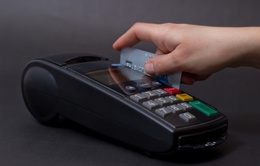 Sự khác biệt giữa thẻ ATM từ và gắn chip