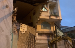 Sập nhà ở TP Hồ Chí Minh, 3 người bị mắc kẹt