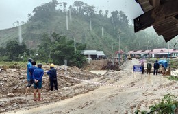 Mưa lớn cô lập nhiều khu vực Quảng Nam, Phú Yên chuẩn bị sơ tán dân do ngập năng