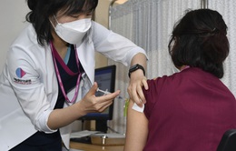 Hàn Quốc bắt đầu tiêm chủng vaccine ngừa COVID-19, kết thúc đợt đầu trong tháng 3