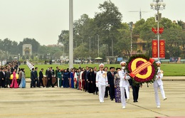 Đại biểu Quốc hội vào Lăng viếng Chủ tịch Hồ Chí Minh