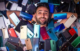 Người đàn ông với bộ sưu tập 395 chiếc smartphone