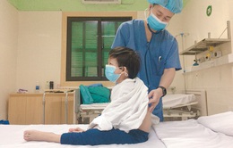 Bệnh nhi ghép tim nhỏ tuổi nhất Việt Nam được ra viện