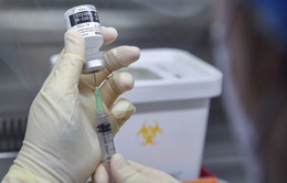 Nhiều nước chọn lối đi riêng nhằm "vá lỗ hổng" tiếp cận vaccine