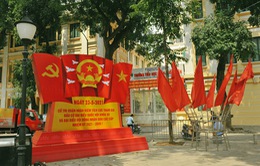 Thủ đô Hà Nội rực sắc đỏ chào mừng cuộc bầu cử Đại biểu Quốc hội và HĐND