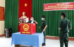 Cử tri Cà Mau, Nghệ An và Quảng Bình đi bầu cử sớm