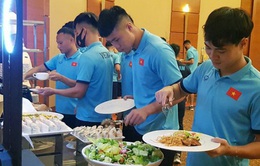 Chuyện ẩm thực của ĐT Việt Nam tại thành phố đắt đỏ Dubai, UAE