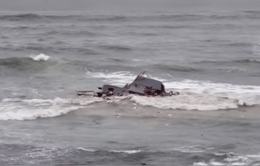 Tàu bị lật ở ngoài khơi San Diego (Mỹ), 3 người thiệt mạng, hàng chục người bị thương