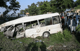 Xe bus bị mất lái lật nhào trên đường tại Pakistan, ít nhất 13 người tử vong