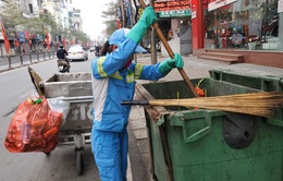 Chủ tịch UBND TP Hà Nội yêu cầu xử lý việc hơn 200 công nhân vệ sinh môi trường bị nợ lương