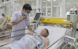 Nam bệnh nhân bị sốc nhiễm khuẩn, suy hô hấp do nhiễm giun lươn toàn thể