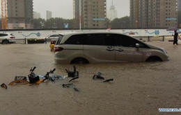 Mưa lớn "nhấn chìm" tỉnh Hà Nam, Trung Quốc nâng mức cảnh báo lũ lụt