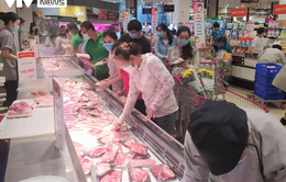 TP Hồ Chí Minh: Nêm chặt người mua sắm, siêu thị tăng hàng dự trữ 3 - 5 lần