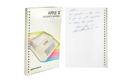 Sổ tay hướng dẫn sử dụng máy tính Apple II được bán với giá hơn 780.000 USD