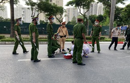 Hà Nội: Khởi tố đối tượng “thông chốt”, đâm xe vào chiến sĩ công an