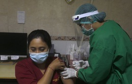 Indonesia khó khăn trong tìm kiếm nguồn vaccine COVID-19