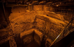 Khám phá công trình cổ bí mật dưới đài phun nước nổi tiếng ở Rome (Italy)