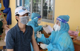 Người dân Bình Dương đồng loạt đi tiêm vaccine Vero Cell trong ngày Quốc khánh