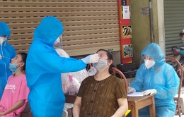 Hà Đông: Lấy mẫu xét nghiệm SARS-CoV-2 cho 300 người dân phường Nguyễn Trãi