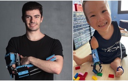 Chàng trai chế tạo cánh tay giả từ Lego cho bé 8 tuổi