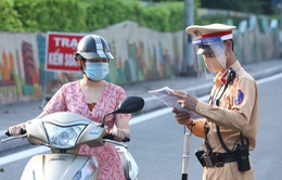 Cảnh sát giao thông Hà Nội đã cấp hơn 100.000 giấy đi đường