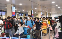 Người dân đổ về sân bay, bến xe về quê đón Tết