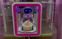 Món quà ngọt ngào từ robot tại Olympic Bắc Kinh