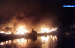 Hàng loạt tàu cá cháy dữ dội tại cảng Ba Hòn, Kiên Giang