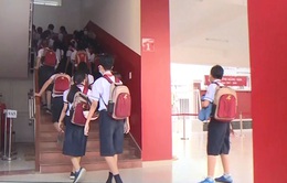 Gần 700.000 học sinh tại TP Hồ Chí Minh quay lại trường học