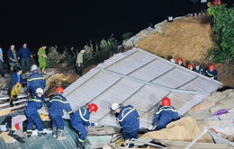 Quảng Trị: Nhà đổ sập xuống sông trong đêm, 1 người thiệt mạng