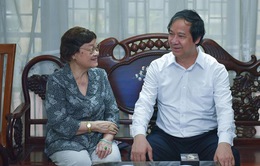 Bộ trưởng Nguyễn Kim Sơn thăm gia đình cố Giáo sư Nguyễn Đình Tứ