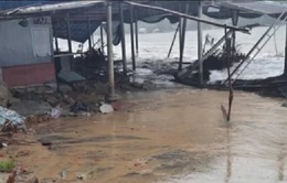 Triều cường dâng cao phá hỏng nhiều công trình ven biển ở Thừa Thiên Huế