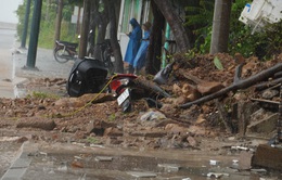 Nhiều nơi ở TP Vũng Tàu vẫn ngập nước, sạt lở sau mưa lớn