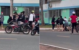 Nữ sinh bị đánh hội đồng bằng mũ bảo hiểm, kéo lê trên đường