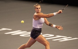 Sabalenka ngược dòng chiến thắng trước Jabeur tại WTA Finals