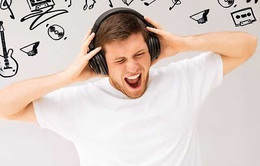 Những người trẻ tuổi có nguy cơ mất thính giác vì nghe nhạc quá to