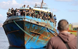 Hy Lạp giải cứu gần 500 người di cư ngoài khơi đảo Crete