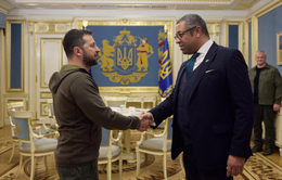 Ngoại trưởng Anh thăm Ukraine, cam kết viện trợ hàng triệu Bảng Anh