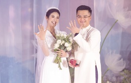 Đám cưới Hoa hậu Ngọc Hân: Chú rể tặng quà bất ngờ trên sân khấu