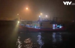 Tàu cá bị chìm trên biển, 7 ngư dân được cứu kịp thời